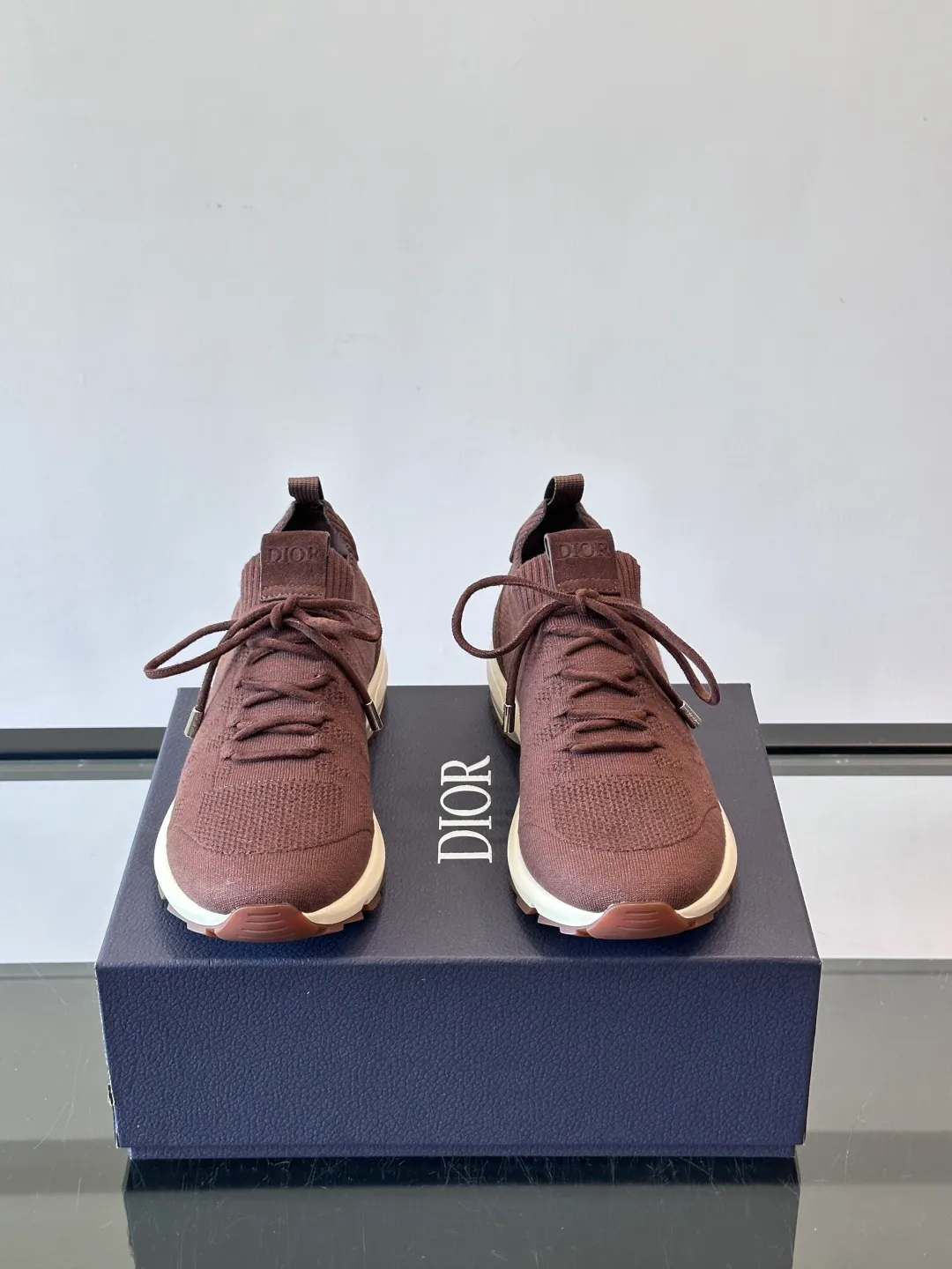 Men's Men's Shoes 💰p440 "Dior" B80 sneakers are a new product of Dior men's series, focusing on comfort and fashion. The upper is made of breathable mesh + fabric splicing, which is lightweight and fits the shape of the foot, making it super comfortable for daily wear. The sole is made of rubber, which has great grip and wear resistance, and is suitable for commuting or light sports. The overall style is simple, the gray tone is versatile, and the shoelaces are adjustable for a more stable fit. Designed by Kim Jones, it is both practical and trendy. It is one of the new hot items in early spring①. size: 39-45 (38.46 customized)